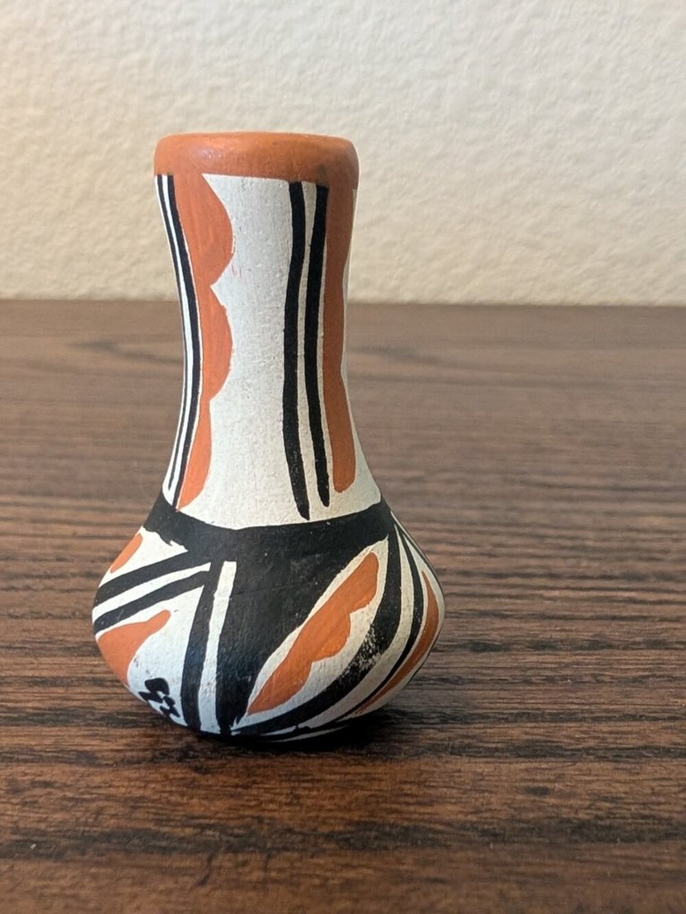 Eliz Olguin Isleta Pueblo Miniature Pottery Vase Signed NM 1.5"